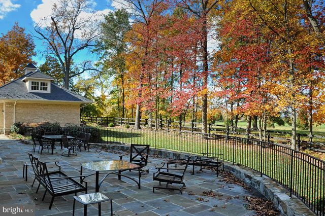 40436 BEACON HILL DR, Leesburg, VA 20176