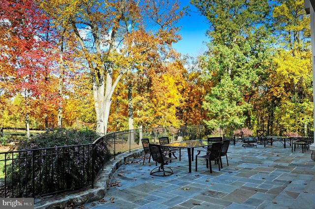 40436 BEACON HILL DR, Leesburg, VA 20176