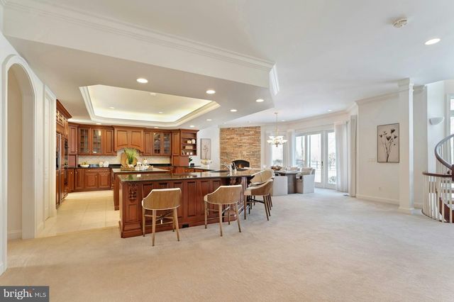 40436 BEACON HILL DR, Leesburg, VA 20176