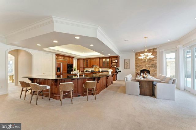 40436 BEACON HILL DR, Leesburg, VA 20176