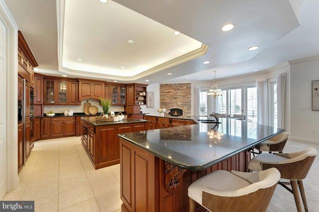 40436 BEACON HILL DR, Leesburg, VA 20176