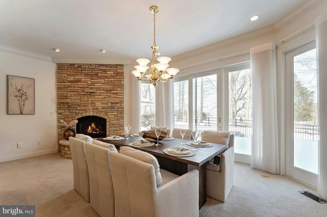 40436 BEACON HILL DR, Leesburg, VA 20176