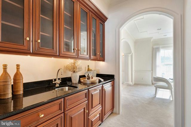 40436 BEACON HILL DR, Leesburg, VA 20176