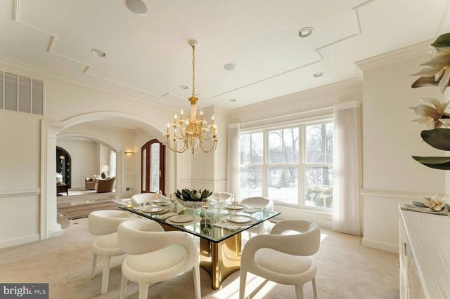 40436 BEACON HILL DR, Leesburg, VA 20176