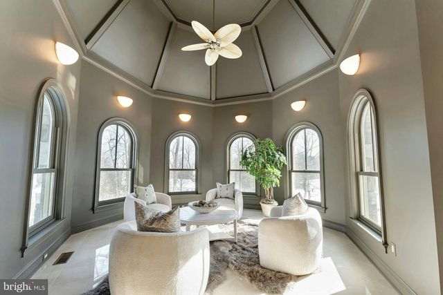 40436 BEACON HILL DR, Leesburg, VA 20176