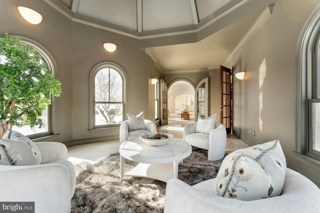 40436 BEACON HILL DR, Leesburg, VA 20176