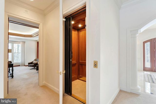 40436 BEACON HILL DR, Leesburg, VA 20176