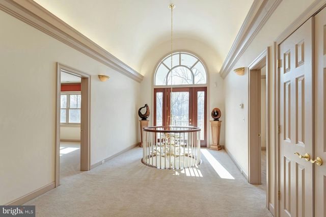 40436 BEACON HILL DR, Leesburg, VA 20176