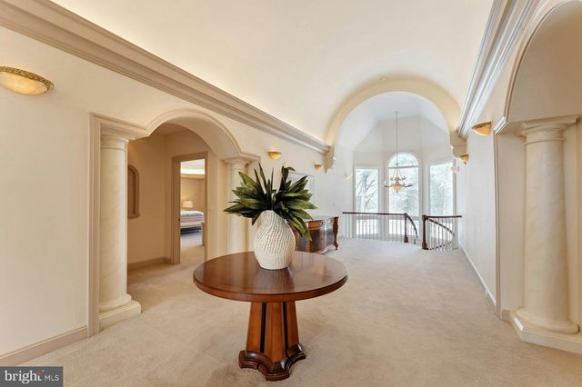 40436 BEACON HILL DR, Leesburg, VA 20176