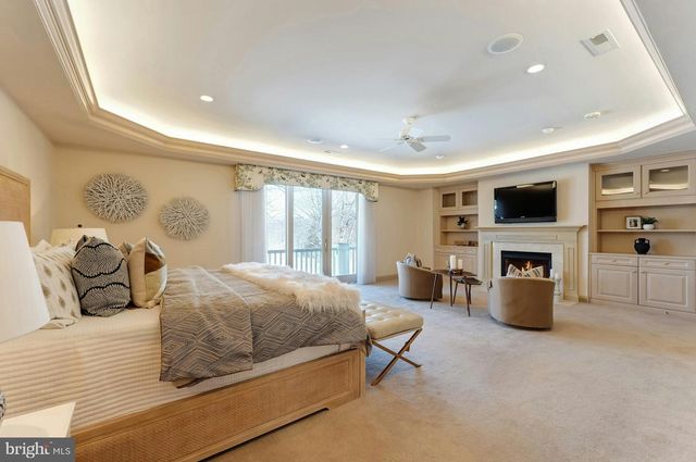 40436 BEACON HILL DR, Leesburg, VA 20176