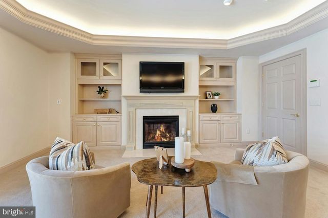 40436 BEACON HILL DR, Leesburg, VA 20176