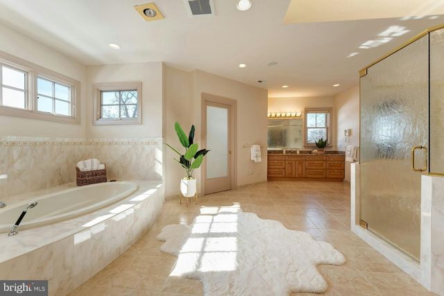 40436 BEACON HILL DR, Leesburg, VA 20176