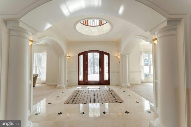 40436 BEACON HILL DR, Leesburg, VA 20176