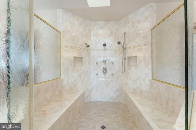 40436 BEACON HILL DR, Leesburg, VA 20176