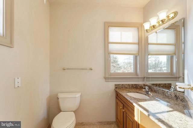 40436 BEACON HILL DR, Leesburg, VA 20176