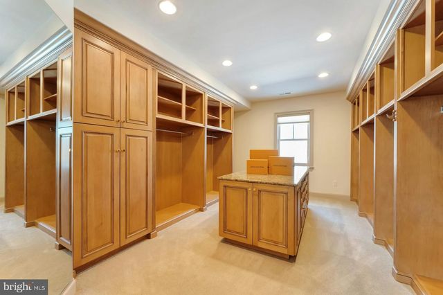 40436 BEACON HILL DR, Leesburg, VA 20176