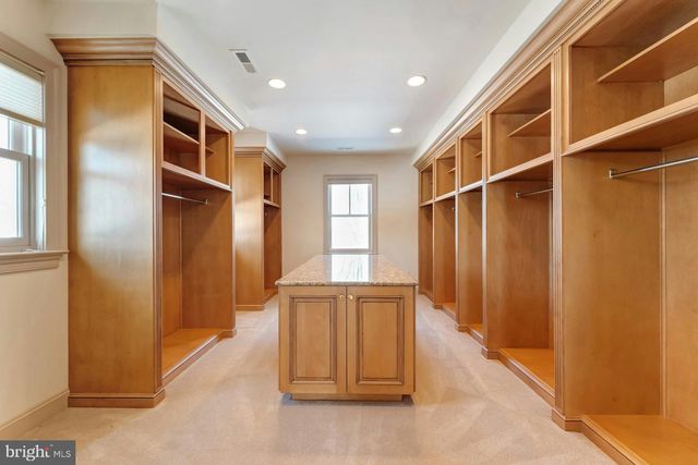 40436 BEACON HILL DR, Leesburg, VA 20176