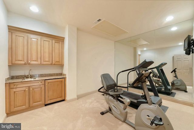 40436 BEACON HILL DR, Leesburg, VA 20176