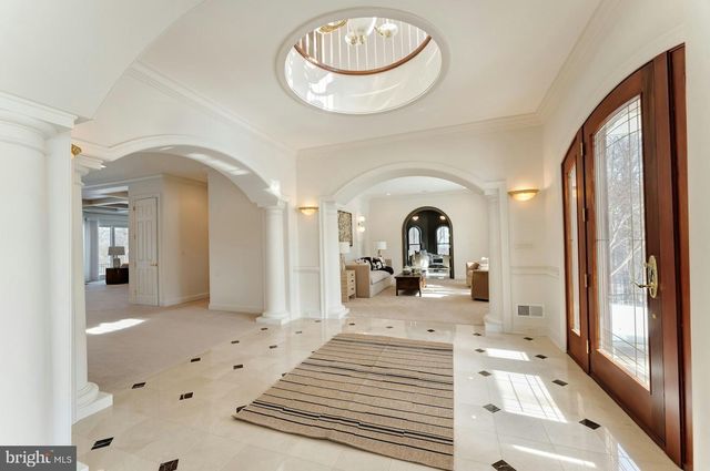 40436 BEACON HILL DR, Leesburg, VA 20176