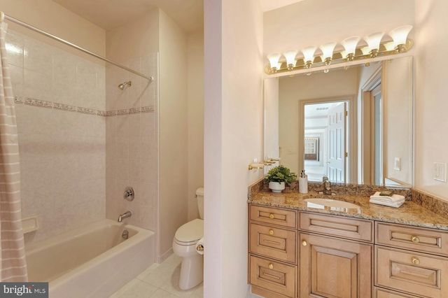 40436 BEACON HILL DR, Leesburg, VA 20176