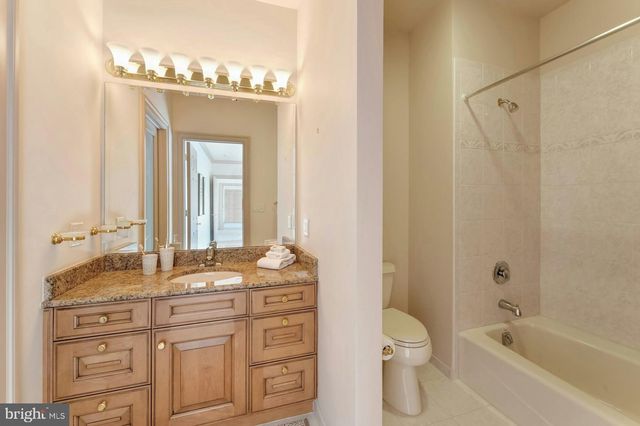 40436 BEACON HILL DR, Leesburg, VA 20176