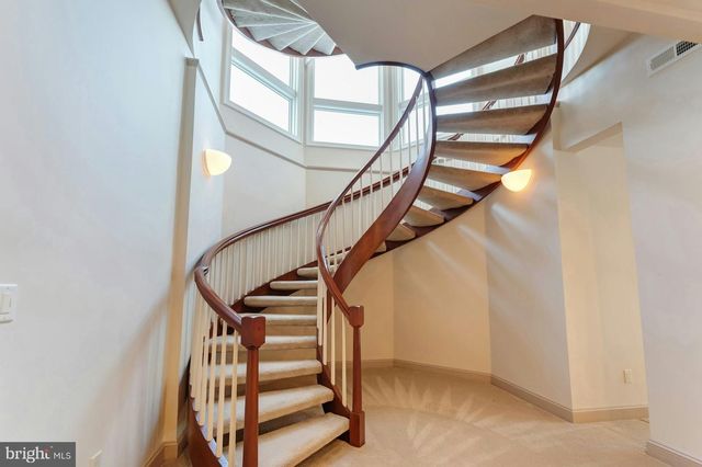 40436 BEACON HILL DR, Leesburg, VA 20176