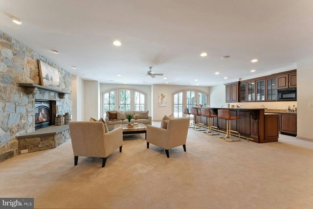 40436 BEACON HILL DR, Leesburg, VA 20176