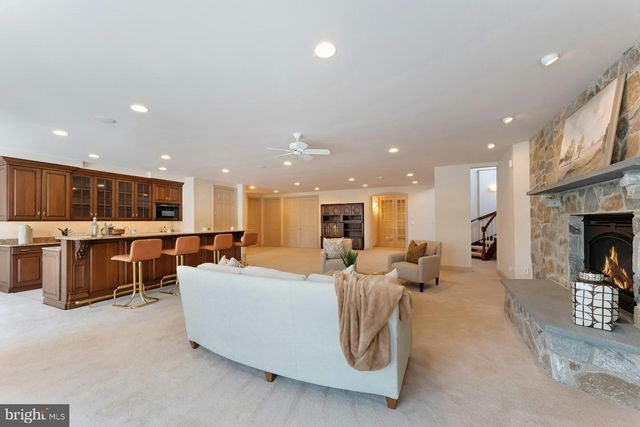 40436 BEACON HILL DR, Leesburg, VA 20176