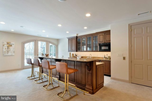 40436 BEACON HILL DR, Leesburg, VA 20176