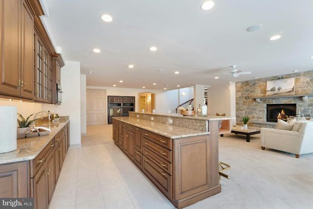 40436 BEACON HILL DR, Leesburg, VA 20176