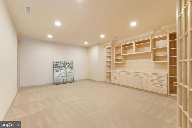 40436 BEACON HILL DR, Leesburg, VA 20176