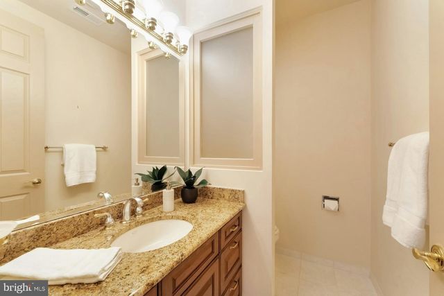 40436 BEACON HILL DR, Leesburg, VA 20176