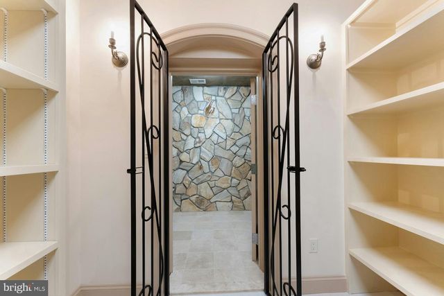 40436 BEACON HILL DR, Leesburg, VA 20176