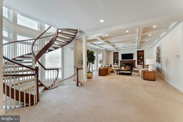 40436 BEACON HILL DR, Leesburg, VA 20176