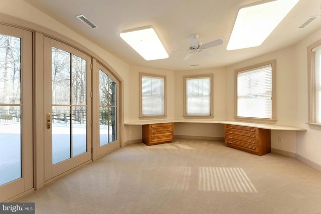 40436 BEACON HILL DR, Leesburg, VA 20176