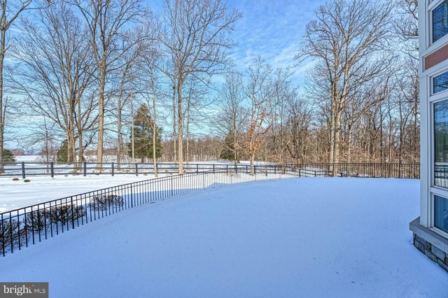 40436 BEACON HILL DR, Leesburg, VA 20176