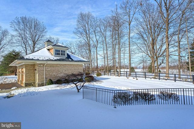 40436 BEACON HILL DR, Leesburg, VA 20176