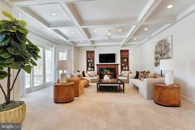 40436 BEACON HILL DR, Leesburg, VA 20176