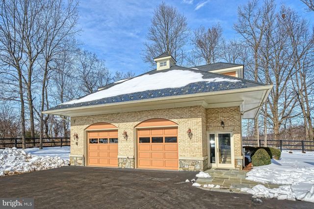 40436 BEACON HILL DR, Leesburg, VA 20176