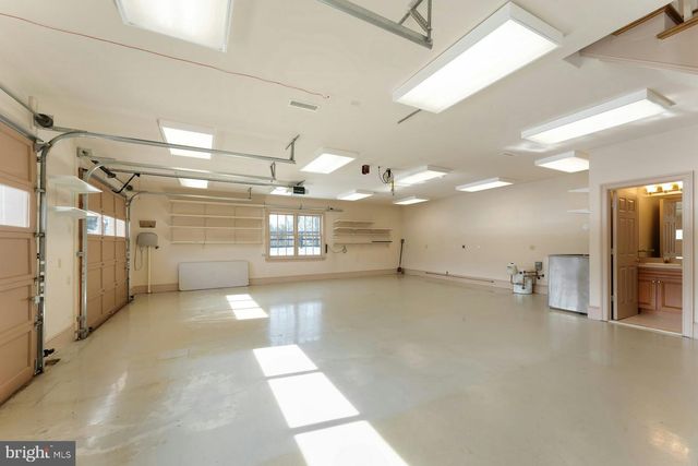 40436 BEACON HILL DR, Leesburg, VA 20176