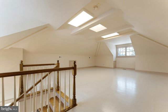 40436 BEACON HILL DR, Leesburg, VA 20176