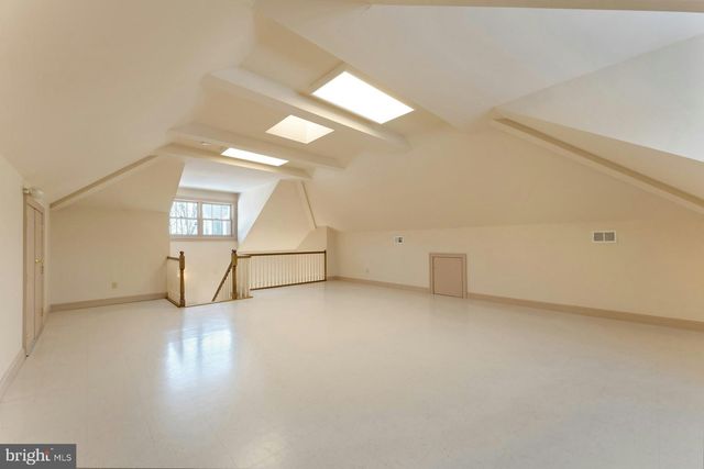 40436 BEACON HILL DR, Leesburg, VA 20176