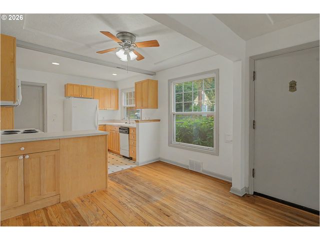 3337 Se HARRISON St, Milwaukie, OR 97222