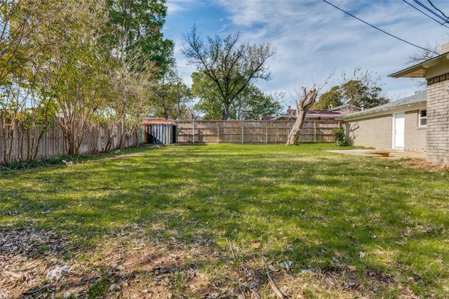 4820 Briarwood Lane, Fort Worth, TX 76103