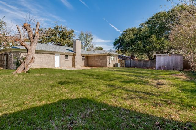 4820 Briarwood Lane, Fort Worth, TX 76103