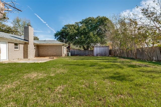 4820 Briarwood Lane, Fort Worth, TX 76103