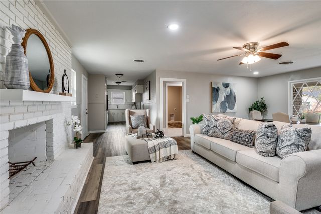 4820 Briarwood Lane, Fort Worth, TX 76103