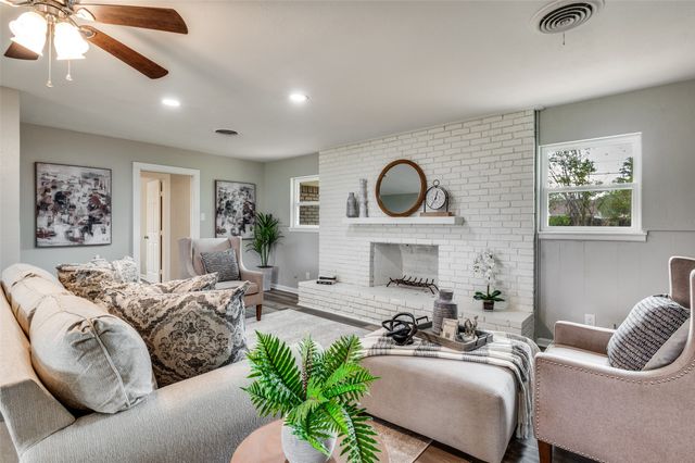 4820 Briarwood Lane, Fort Worth, TX 76103