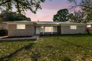 4820 Briarwood Lane, Fort Worth, TX 76103