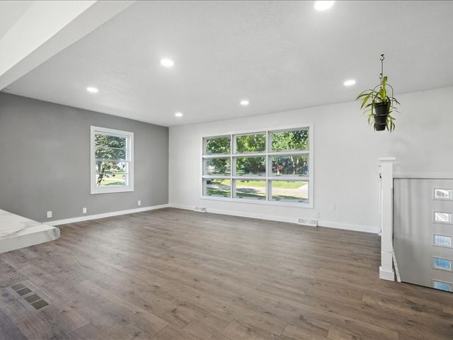 705 South St, Brandon, IA 52210